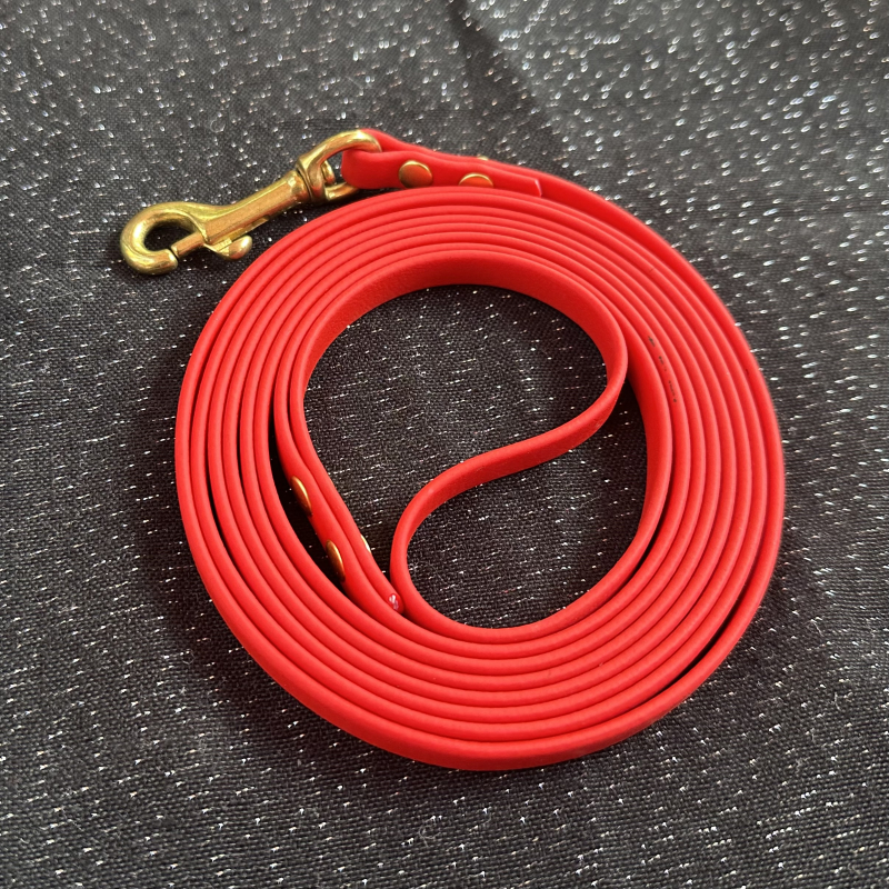 Biothane lijn 9mm rood 2.35 mtr - vlekjes